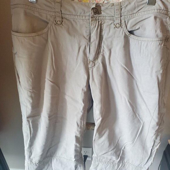 mountain hardware Hiking bermuda shorts. khaki sz 10. - Picture 1 of 4